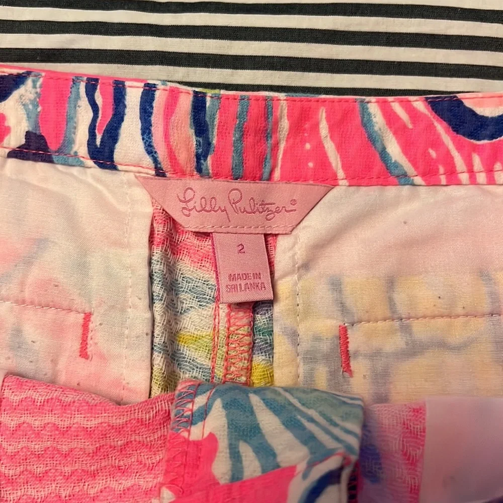 Lilly Pulitzer shorts 3 in. Size 2 - Picture 2 of 3